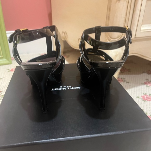 Saint Laurent Tribute Patent T-Strap Platform Sandals in Nero. Worn twice - Picture 6 of 10